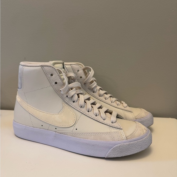 Nike Blazer Mid '77 GS 'Phantom Pale Ivory Sneakers Size 5Y - Picture 2 of 6